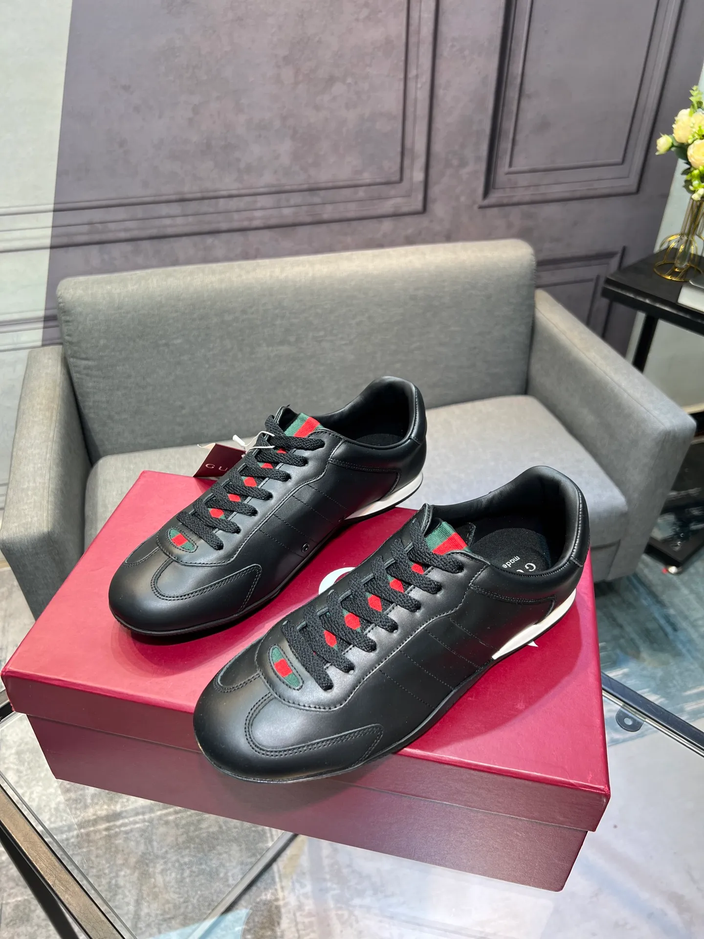 Men's shoes 💰580 Gucci Gucci small dirty shoes full series upgrade, long-term production GG Gucci series old casual small dirty shoes catwalk style ZP developed pure original version... metal double G crystal cylindrical mark... Gucc original pattern webbing... upper color rubbed cowhide matte stitching classic double G cloth, code number: 35-44 (female 41, male 45. Customization is not returnable) Fabric: original custom cowhide Inner: original custom cowhide Feet: original cowhide injection molding. Outsole: original open molding sole. Packaging: original full set of packaging. Color: official website updated simultaneously.